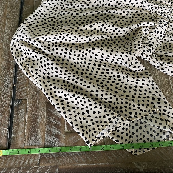 Vici Shop- Flawless Brand- Well Behaved Printed Pocketed Tie Romper, Medium - Picture 12 of 13